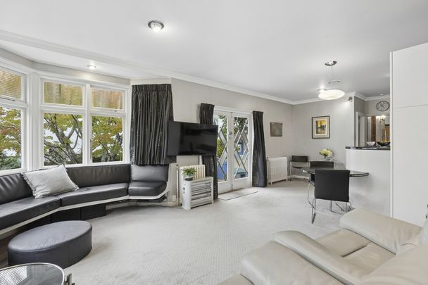 Art Deco - City Living - Photo 1