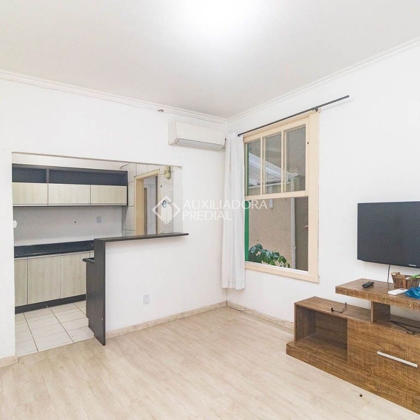 Apartamento com 2 quartos e 62m² para alugar em Floresta, Porto Alegre. - Photo 1