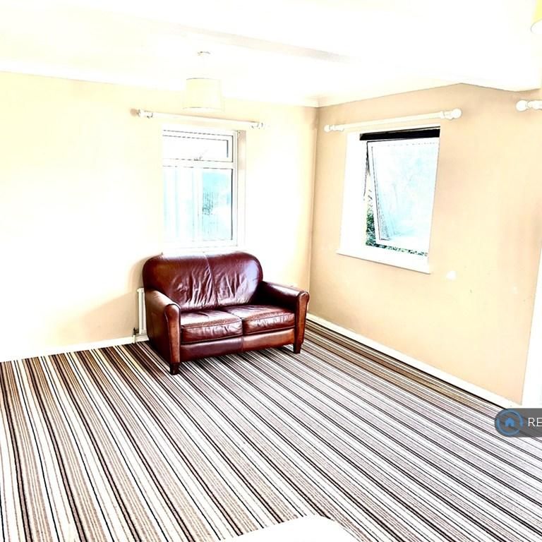 3 bedroom maisonette to rent - Photo 1