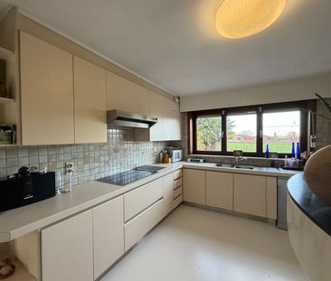 Ruime alleenstaande gelijkvloerse woning. - Foto 1