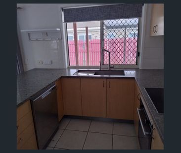 Executive home - Eli Waters - Photo 3