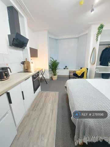 Studio to rent - Photo 4