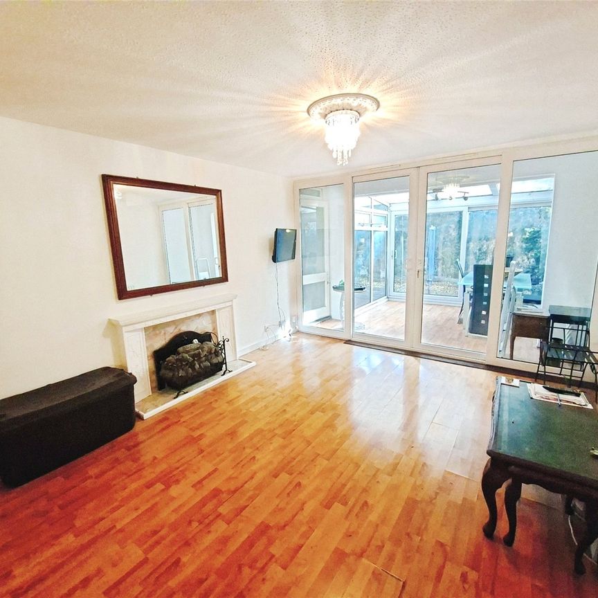 Magnolia Place, London, SW4 8BB - Photo 1