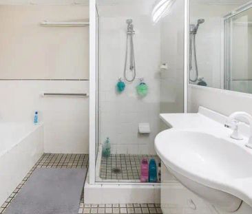 “Location - 2 Bedroom Villa in a prime location” - Photo 6