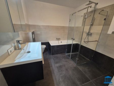 Terrassen-Wohnung im Erdgeschoss mit Einbauküche und bis zu zwei PKW-Abstellplätzen / Top 1 - Foto 4
