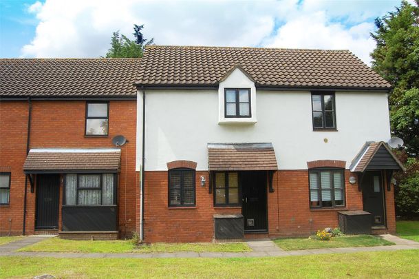 Jonquil Gardens, Hampton, London, TW12 - Photo 1