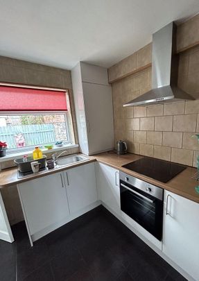 3 bedroom end of terrace house to rent - Photo 1