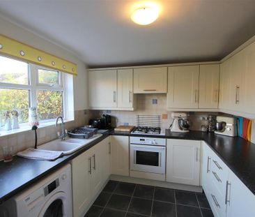 3 bedroom semi-detached house to rent - Photo 3