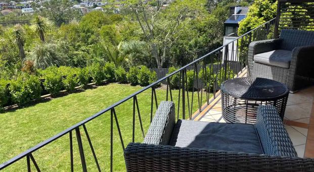 Three bedroom renovated home in The Bays - Photo 1