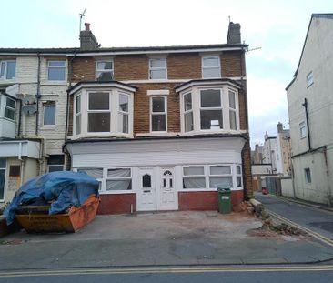 3 bedroom flat to rent - Photo 6