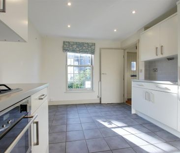 Harrow Yard, Tring - Photo 1