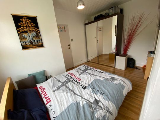 Room in a Shared Flat, Montrell Road, SW2 - Photo 1