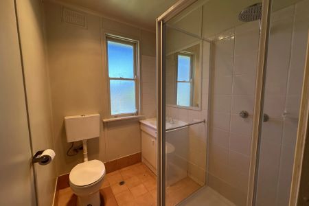 Well-appointed 3 Bedroom Home Available on a 12 Month Lease - Photo 3