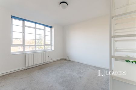 3 bedroom apartment to rent Suffolk Road, Bournemouth, Dorset, BH2 - Photo 4