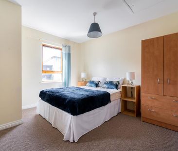 4 bedroom end of terrace house to rent - Photo 2