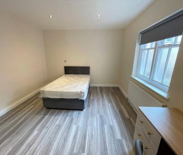 Semi detached house to rent - Photo 5