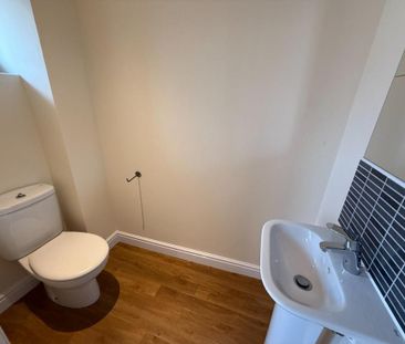 3 bedroom terraced house to rent - Photo 4