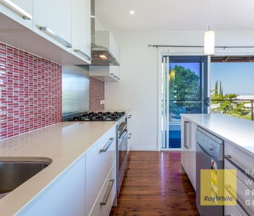 12 Deakin Avenue, Southport QLD 4215 - House For Rent | Domain - Photo 6