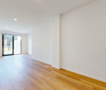 Urban ease, two-bedroom townhouse plus study space - Photo 4