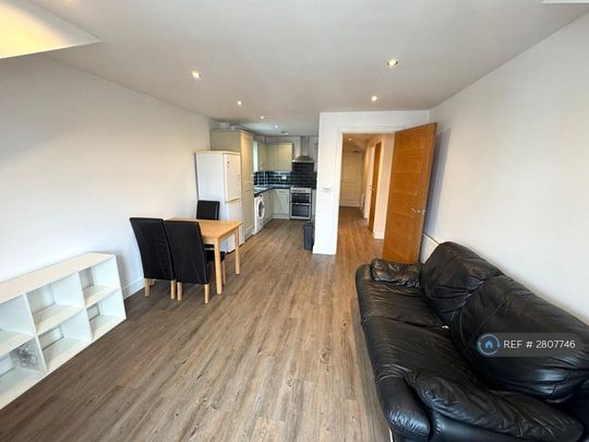 2 bedroom flat to rent - Photo 1