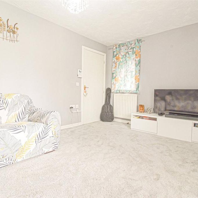3 bedroom semi-detached house to rent - Photo 1