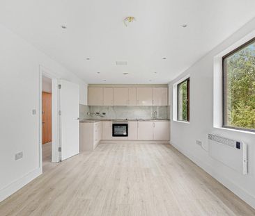 Falkirk Close, Hornchurch, RM11 - Photo 4