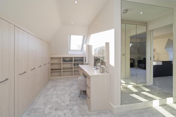 5 bed detached house to rent in Avenue Road, Dorridge, Solihull - Photo 1