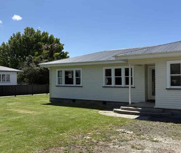 Plenty of space both indoors and out - Photo 1