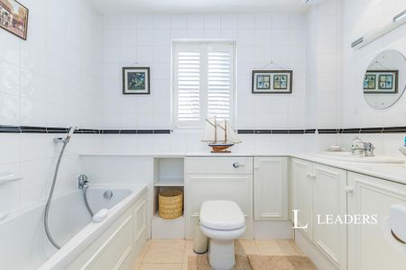 3 bedroom flat to rent - Photo 5