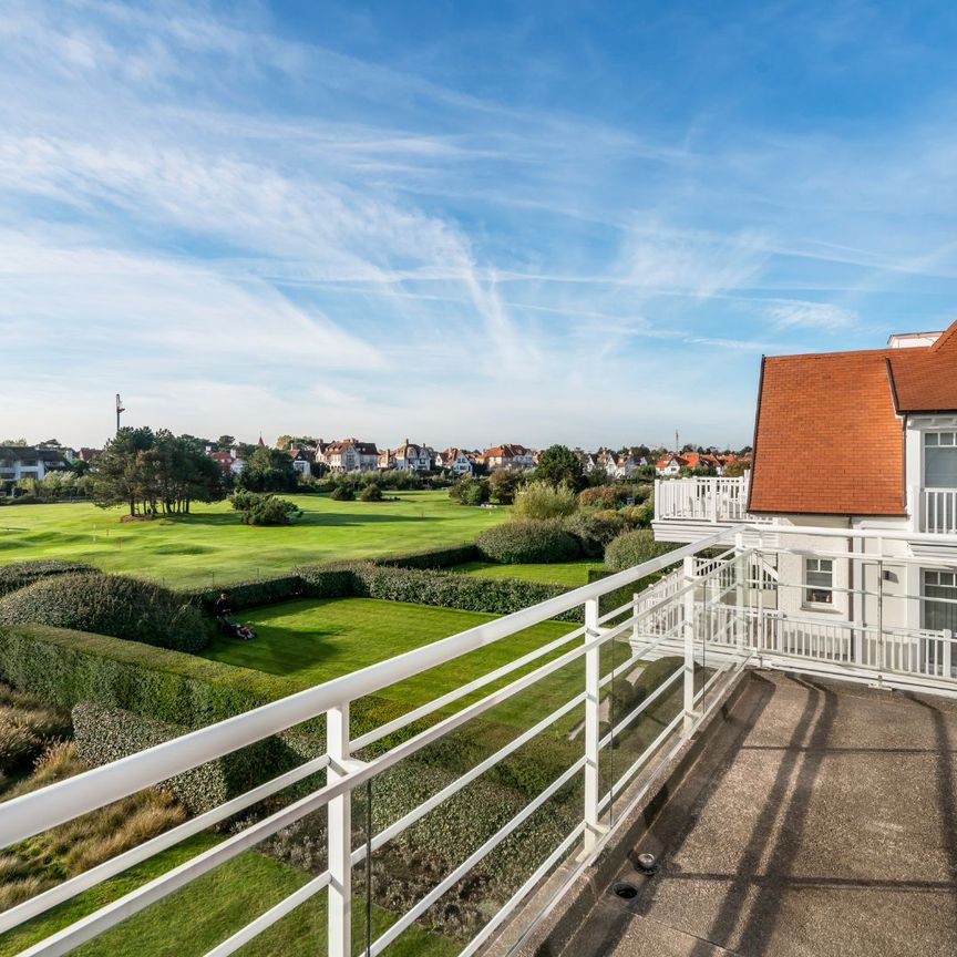 Perfect georiënteerd hoekappartement met zicht op de Approach golf - Photo 1