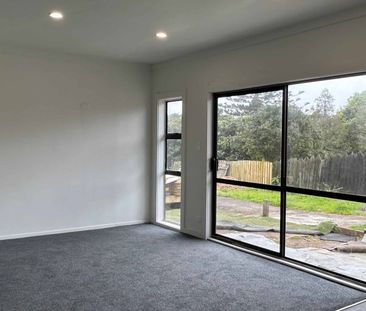 Freshly Renovated 2-Bedroom Unit - Power & Water Included - Photo 4