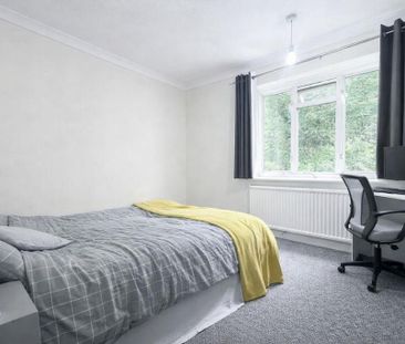 4 bedroom semi-detached house to rent - Photo 2