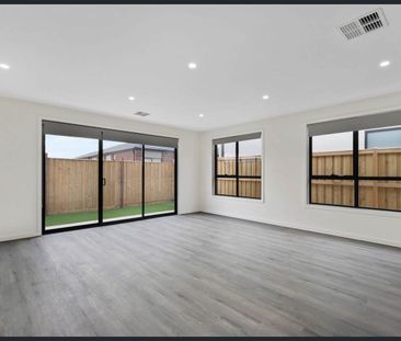 12 Mechanical Road, Sunbury VIC 3429 - Photo 1