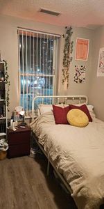 Urgent Cozy Downtown Room for rent - Photo 3