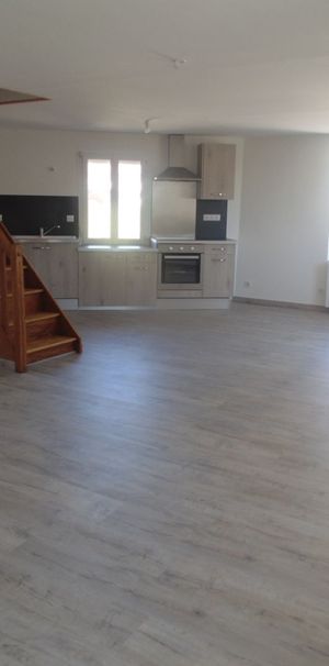 Location Appartement 3 pièces 92m² ST PAUL DE VARAX 01240 - Photo 1