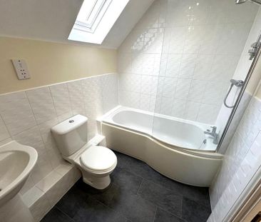 2 bedroom coach house to rent - Photo 5