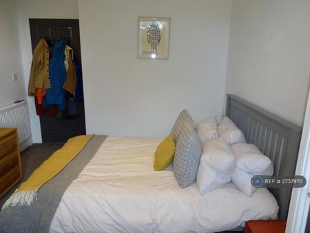 2 bedroom flat to rent - Photo 3