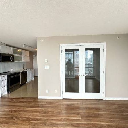 Surrey Central 1 Bedroom 1 Bathroom Condo For Rent! - Photo 4