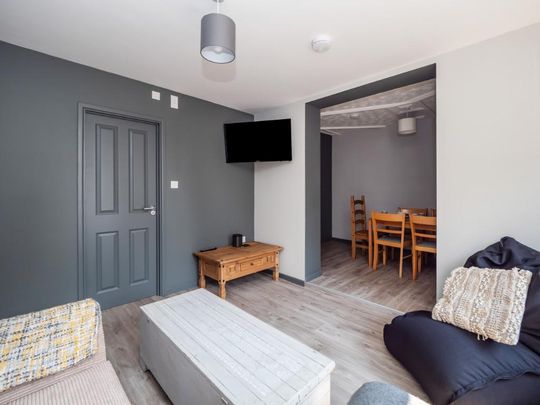 6 bedroom detached house to rent - Photo 1