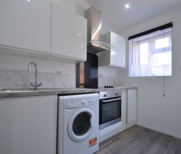 1 bedroom Property to rent - Photo 2