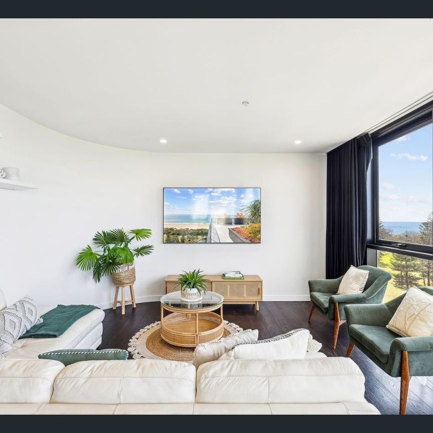 Prestige Beachfront Apartment – Fully Furnished - Photo 1