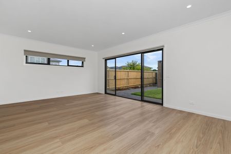 Modern Family Home - Photo 3