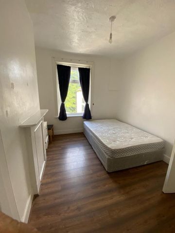 4 bedroom terraced house to rent - Photo 5