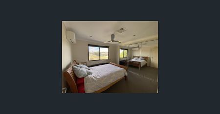 Spacious Three-Bedroom Townhouse ! - Photo 3