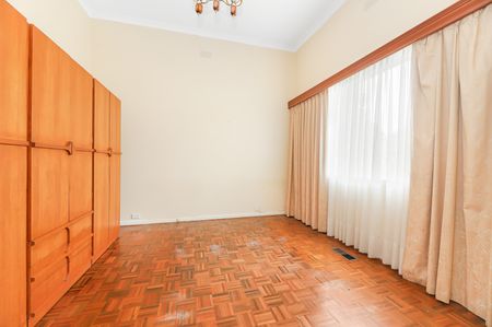 2 St James Street, Moonee Ponds VIC 3039 - House For Rent | Domain - Photo 3