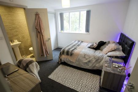 8 bedroom house to rent - Photo 3