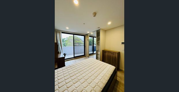 New studio fully furnished within 10min walking to Ashfield Station - Photo 1