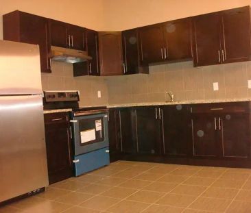 FREE FEB RENT - EXECUTIVE NEW LARGE 02 BED ROOMS BRIGHT BASEMENT IM... - Photo 1