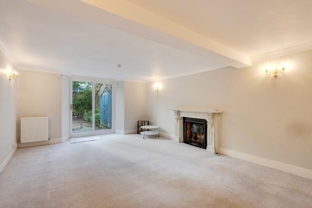 2 Bed Flat - Photo 1