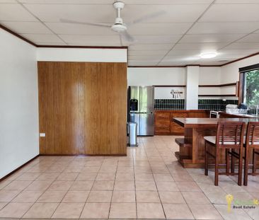 Huge Character Filled Residence In Stratford!! - Photo 3
